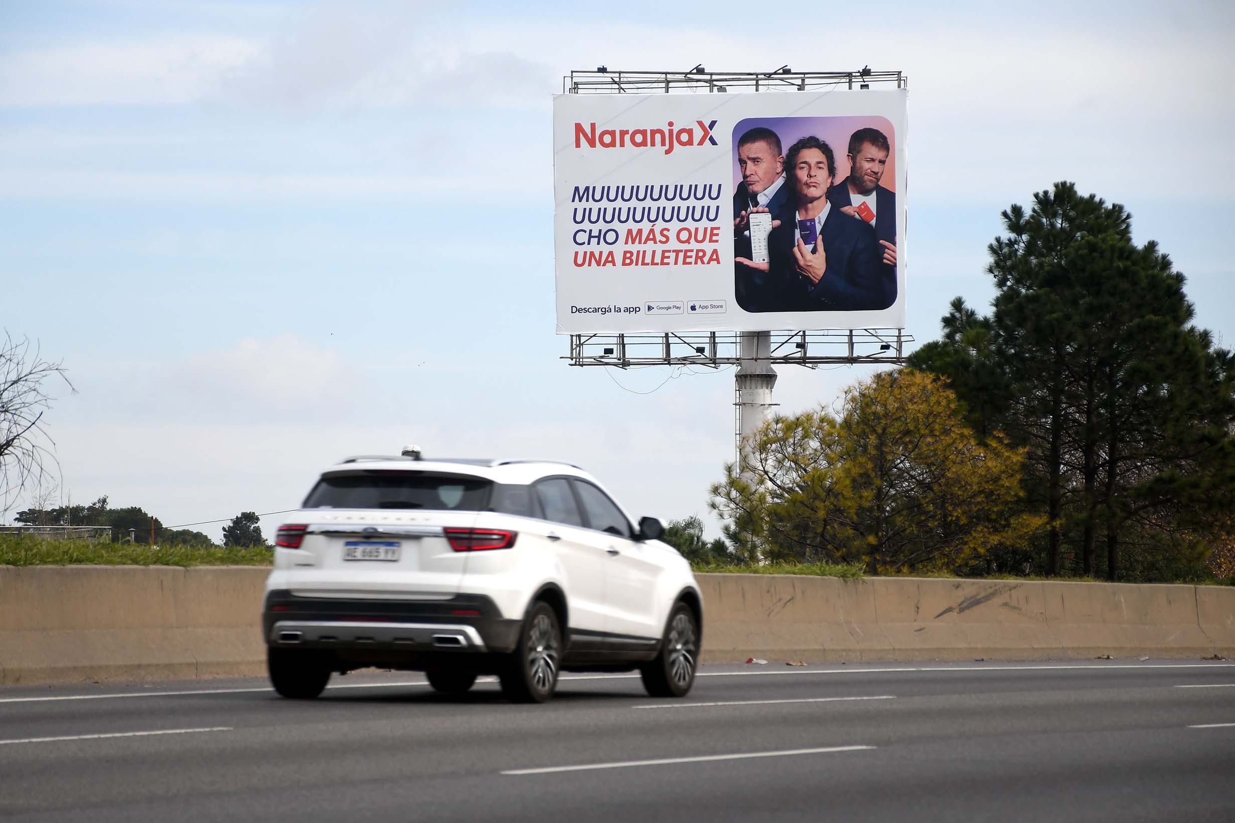 AU ACCESO OESTE KM 15 Y MANUEL RICO THP 02